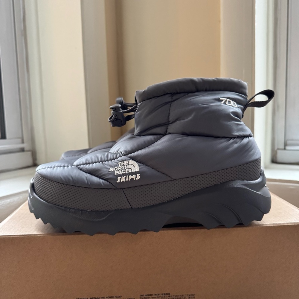 North Face x Skims Nuptse Traction Chukka Gunmetal Men's 6 / Women's 8 - Picture 5 of 12